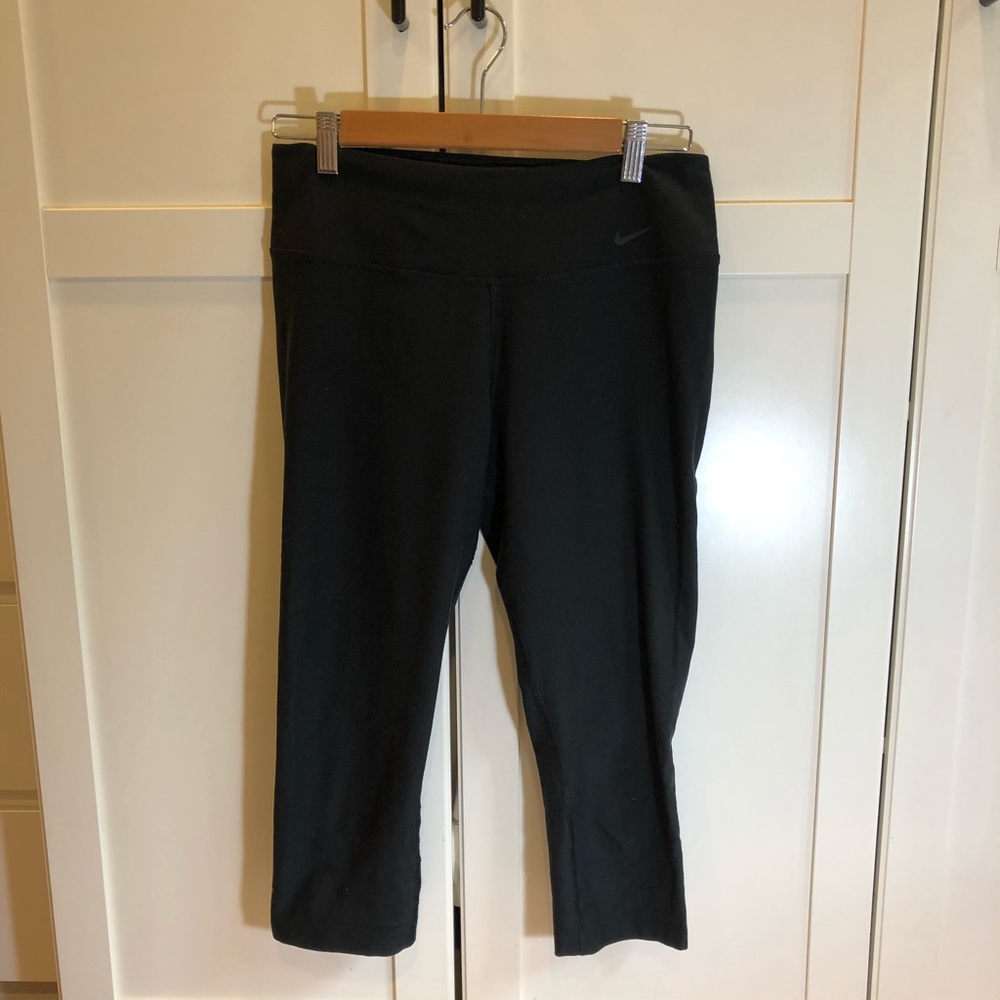 Nike Black Dri-Fit Crop Leggings Size Medium